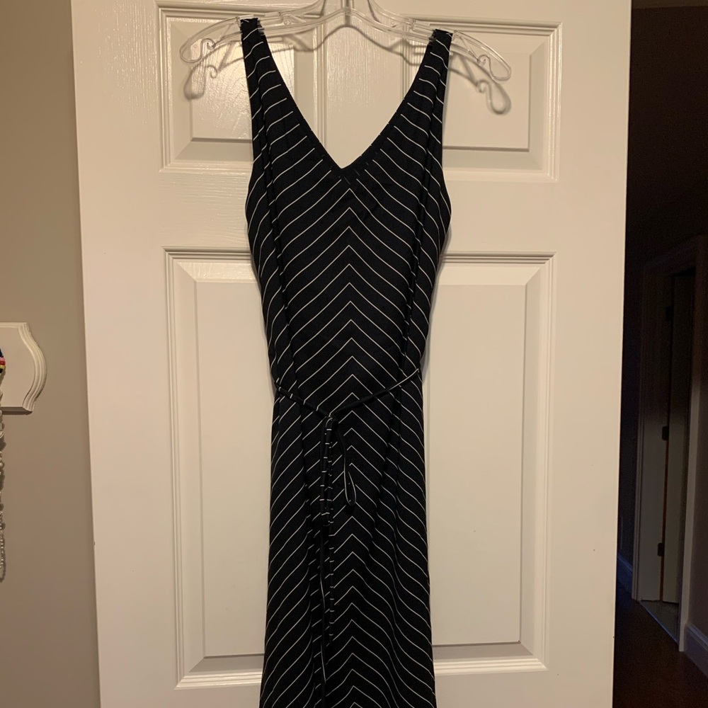 Ann Taylor black and white sleeveless dress
